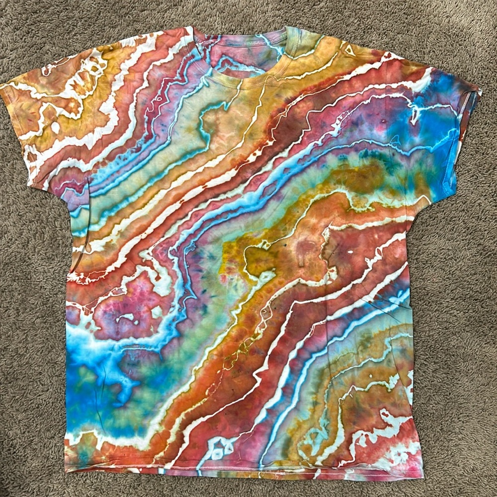 Absolutely stunning Ice-Dyed T-shirt. Men’s XL